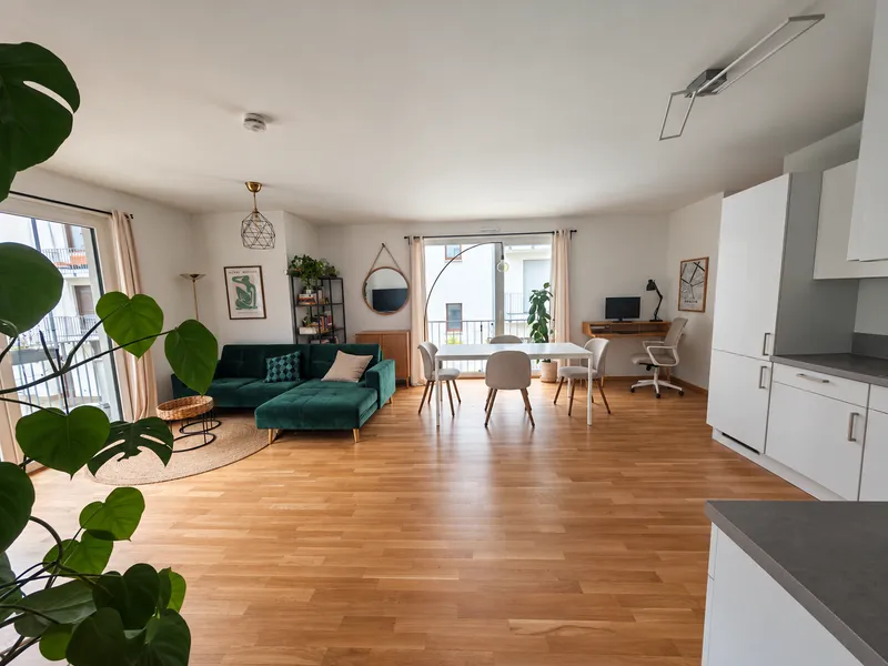 Helle und moderne 3-Zimmer-Wohnung mit Balkon und gehobener Ausstattung ruhig gelegen — photo 1